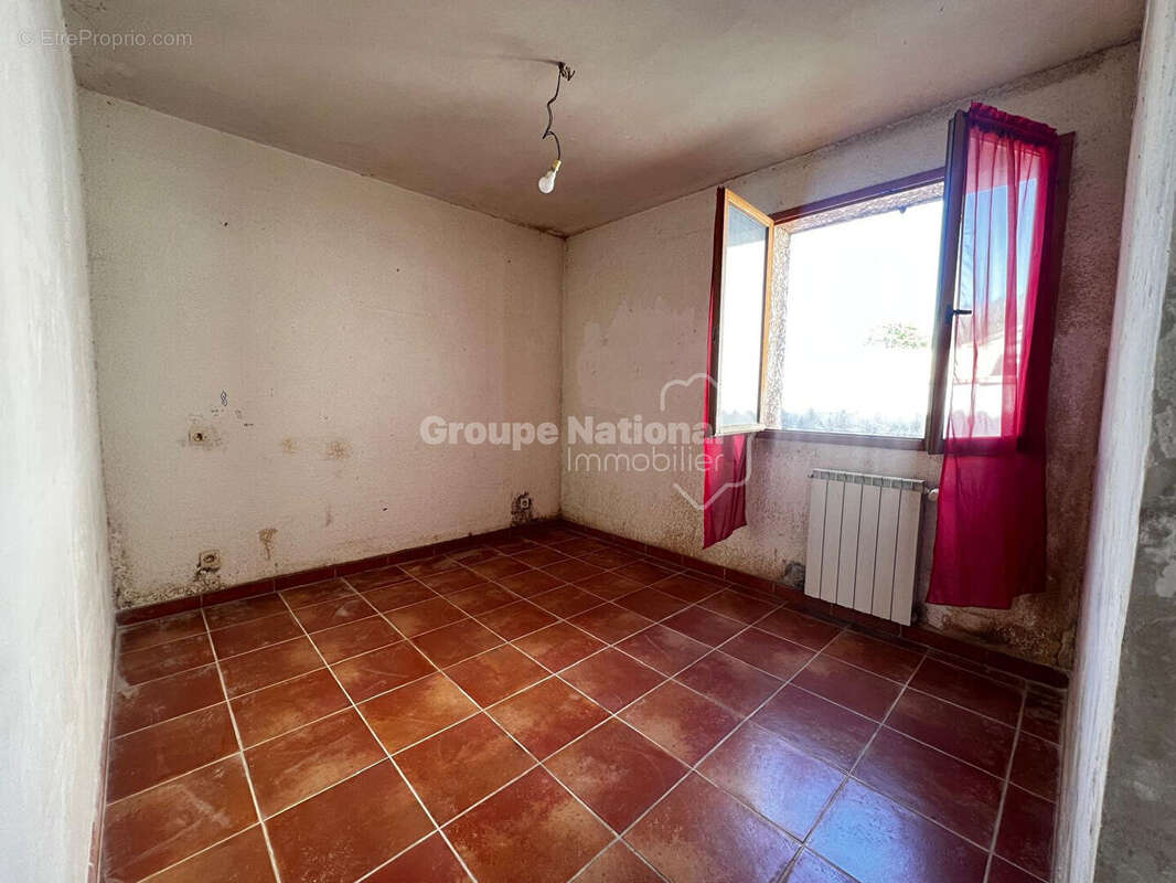 A SAISIR ! VILLA A RENOVER 4 chambres garage piscinable - photo 5