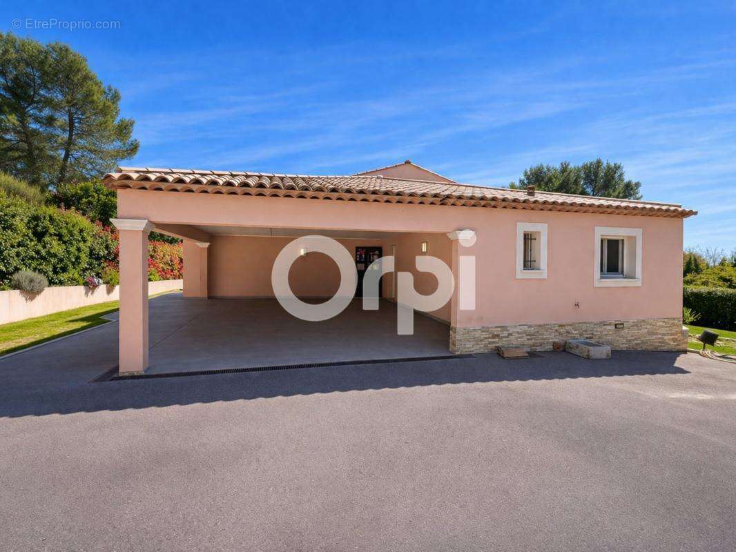 Plain-pied  - secteur calme - grand séjour - accès pmr - proche de la plaine - fosse conforme - photo 4
