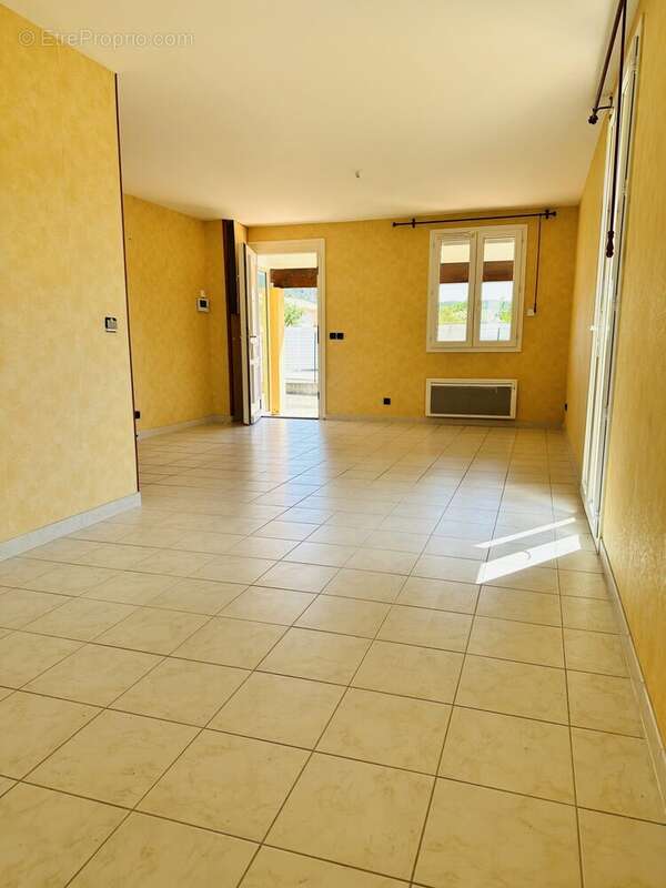 Maison 75 m² à Laragne-Monteglin  - photo 6