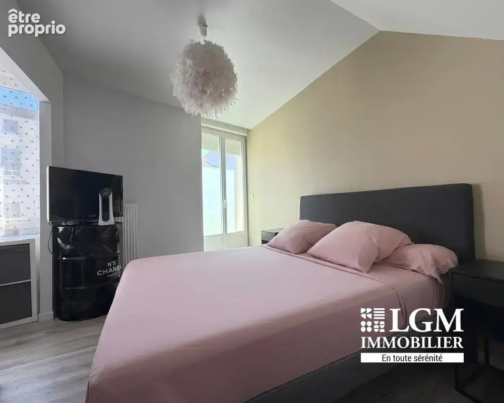 63730 LES MARTRES-DE-VEYRE, maison de bourg entièrement rénovée – 71 m², 3 pièces – - photo 4