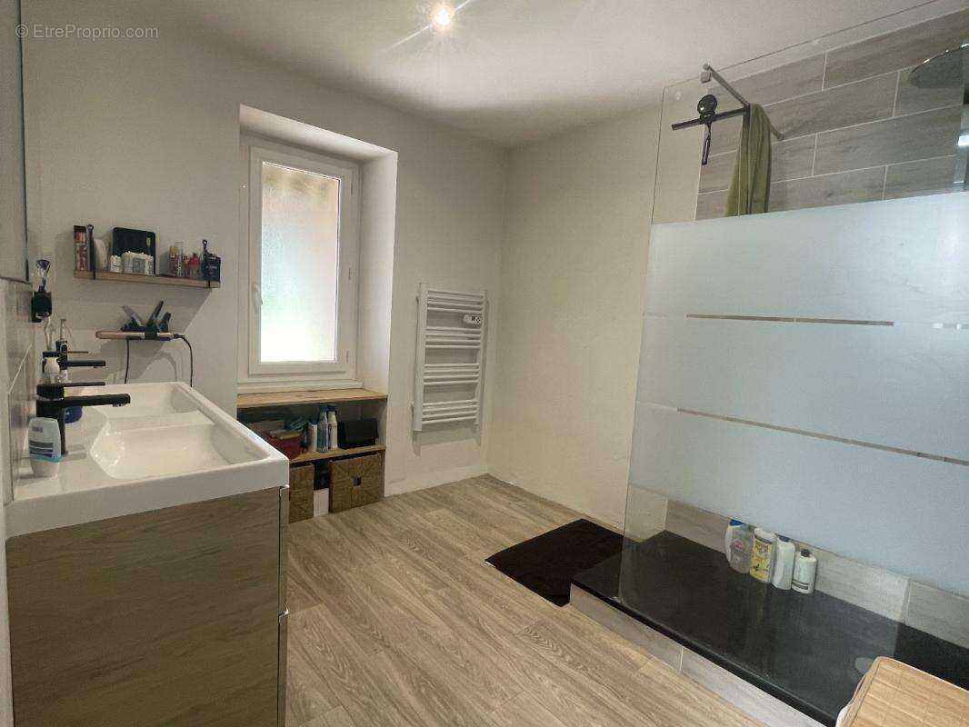 Maison à NOTRE-DAME-DE-SANILHAC