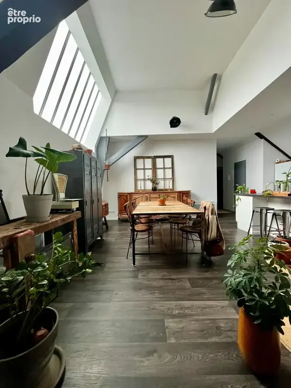 ULTRA-CENTRE SAUMUR, Appartement lumineux rénové de 82m² avec stationnement sécurisé et cave - photo 3