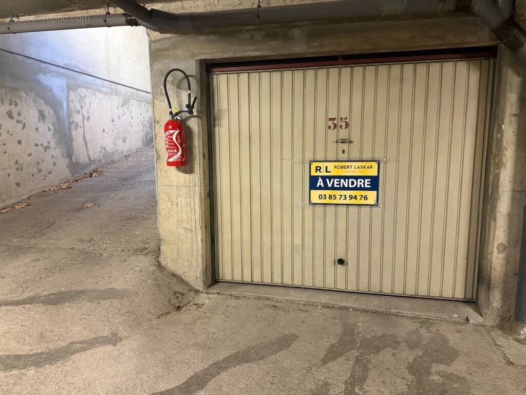 Parking à LE CREUSOT