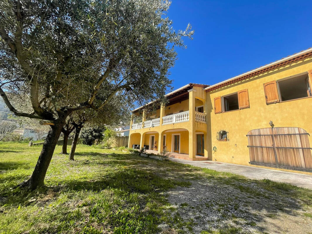 Maison à COLLOBRIERES
