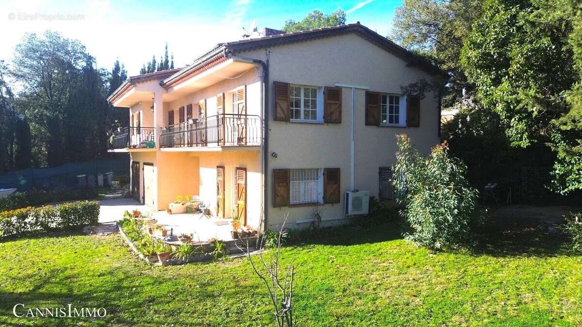 Maison à MANDELIEU-LA-NAPOULE