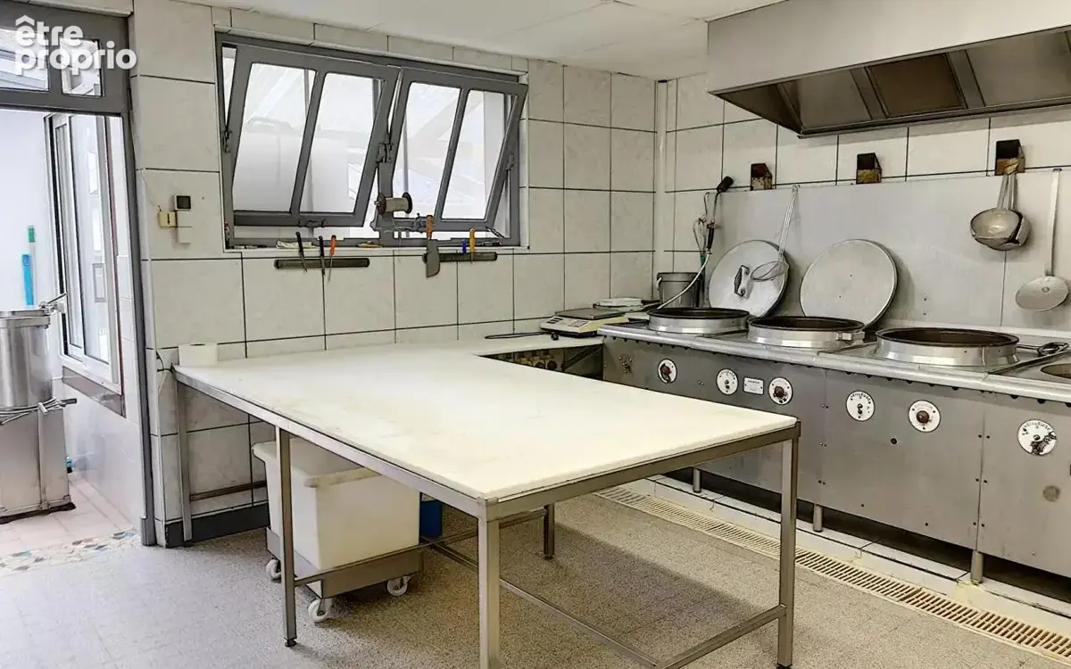 Maison 146 m² + Boutique - Centre de Mazangé - Fort potentiel - photo 12