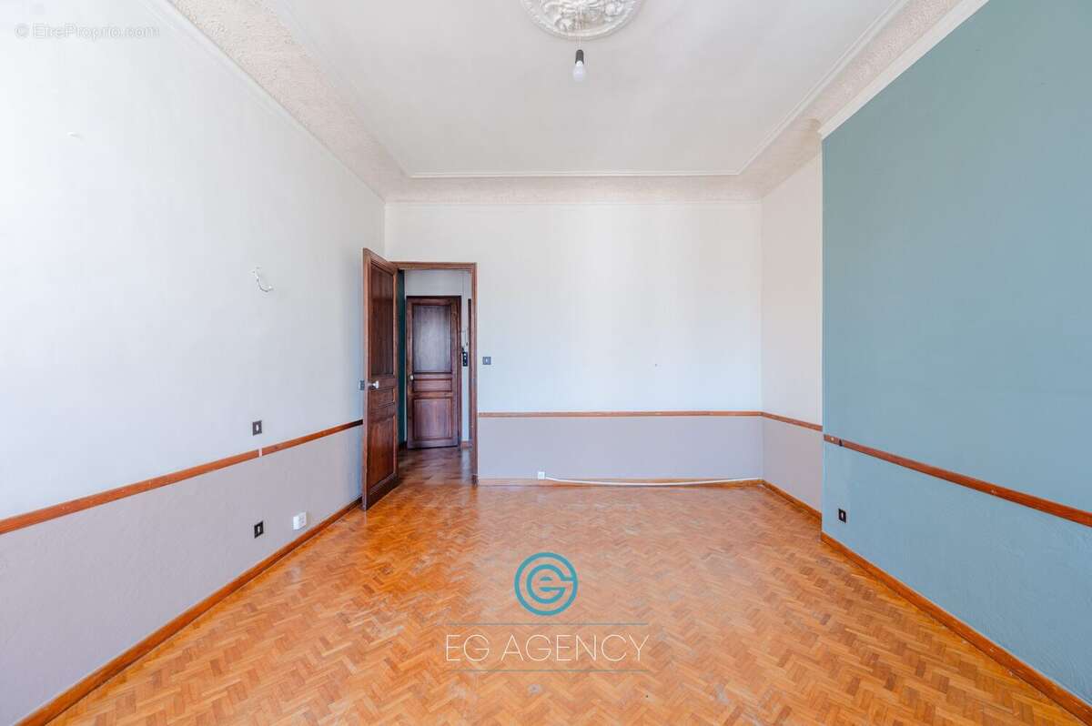 Appartement à MARSEILLE-2E