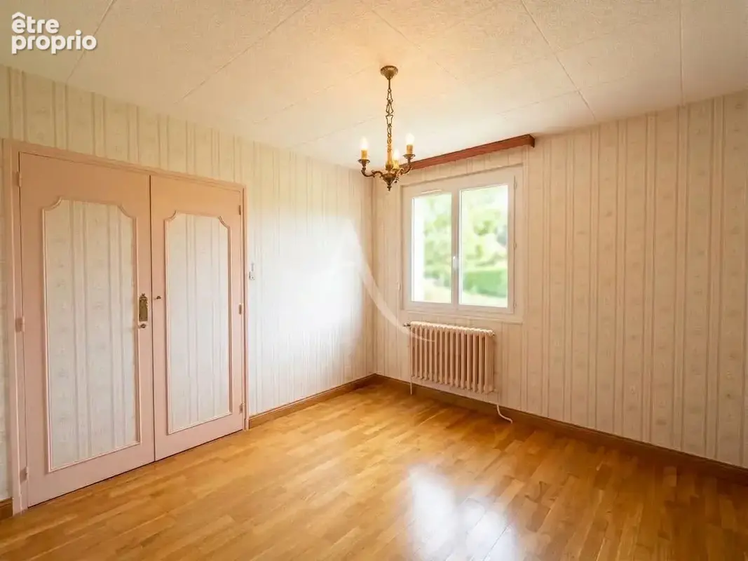 EN VENTE - GARCHIZY - Maison  4 chambres sur sous-sol - photo 5