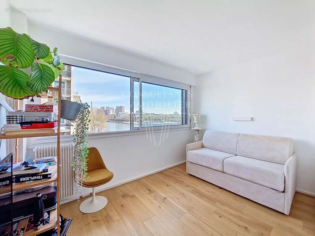 Appartement à PARIS-16E