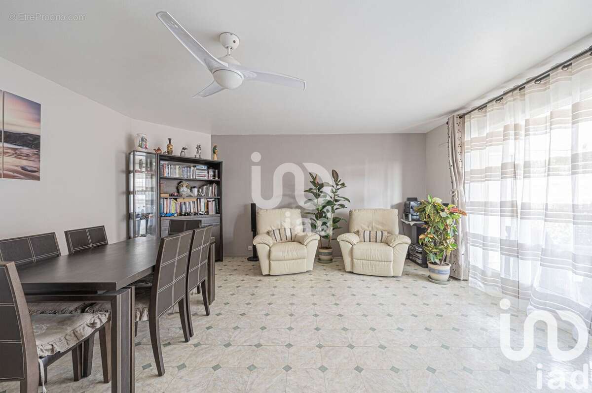 Photo 9 - Appartement à COURBEVOIE