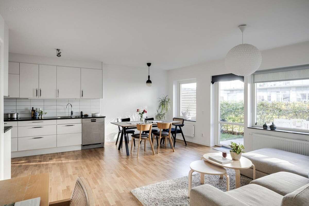 PLAGES & PORT  Superbe T3 BBC avec vaste terrasse, piscine, garage double et parking double - photo 2