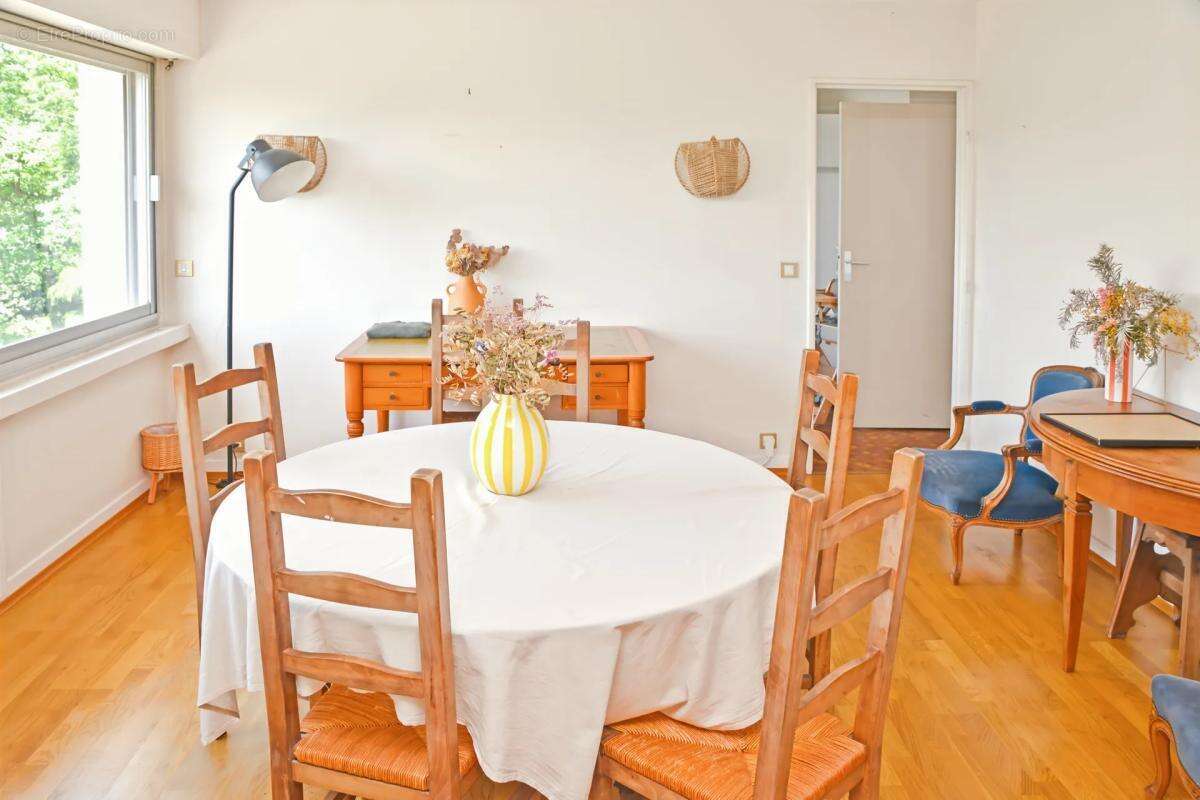 Appartement à LA CELLE-SAINT-CLOUD