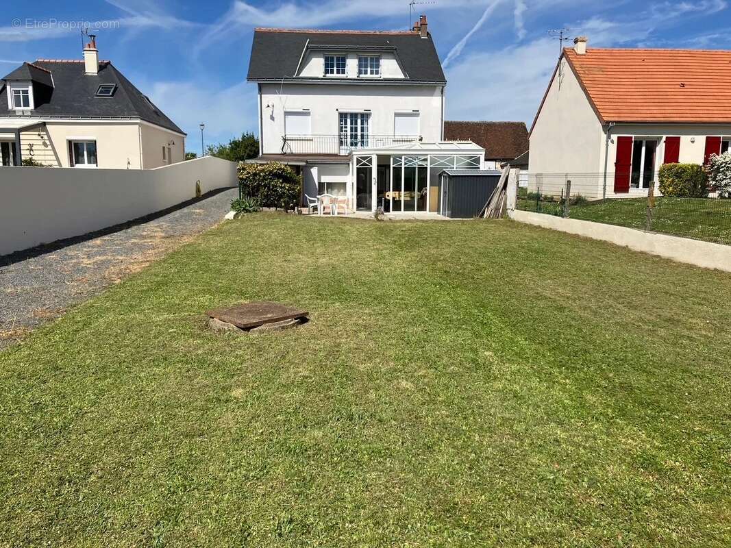 Maison à LA VILLE-AUX-DAMES
