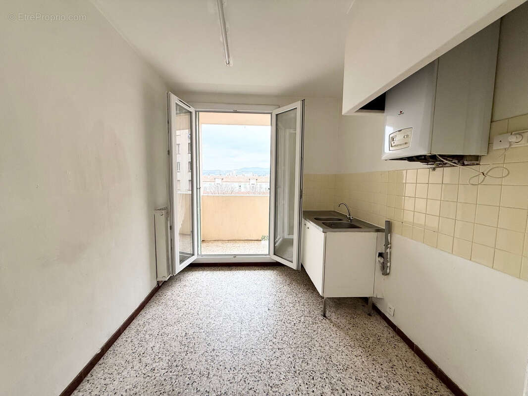 Appartement à MARSEILLE-3E