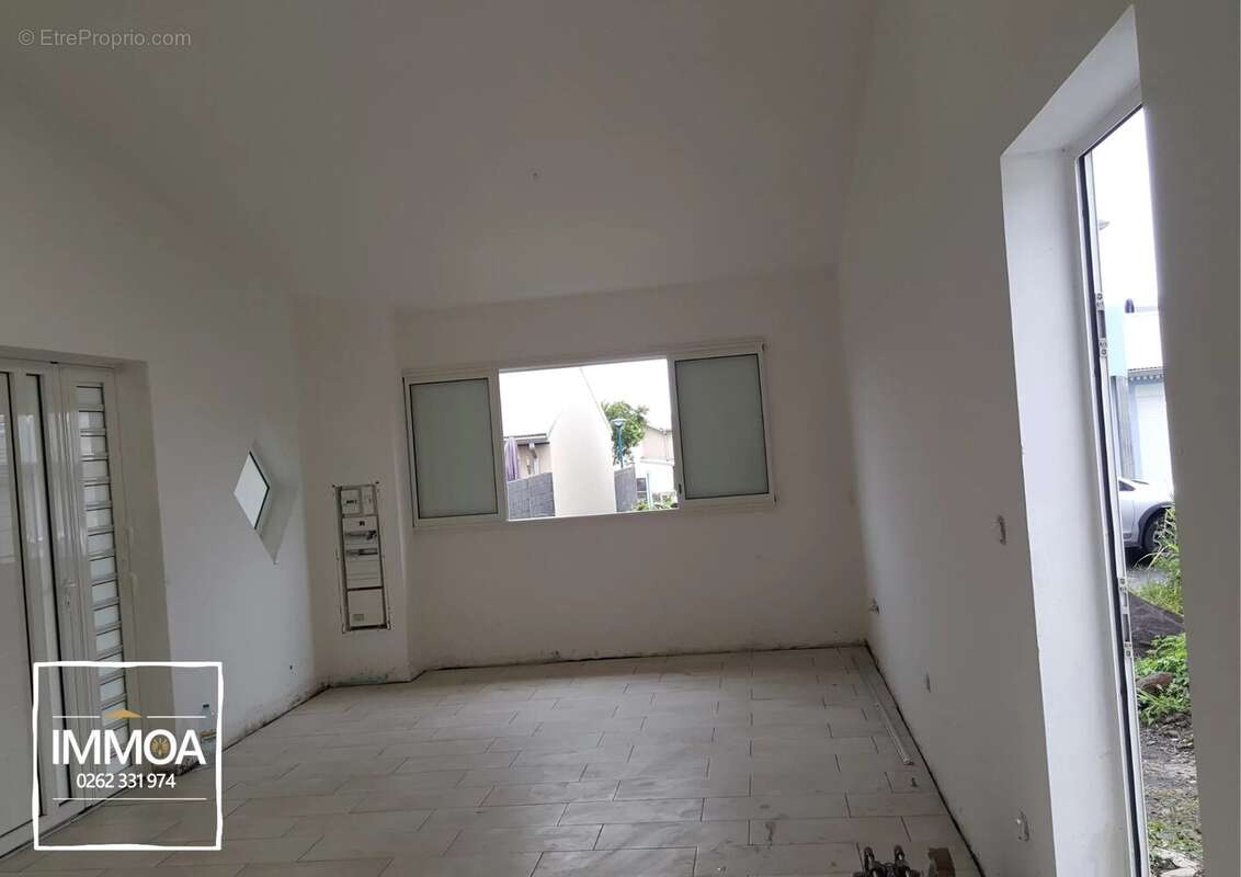 A vendre  maison de type f4 secteur bras fusil  Saint-Benoît 97470 - photo 4