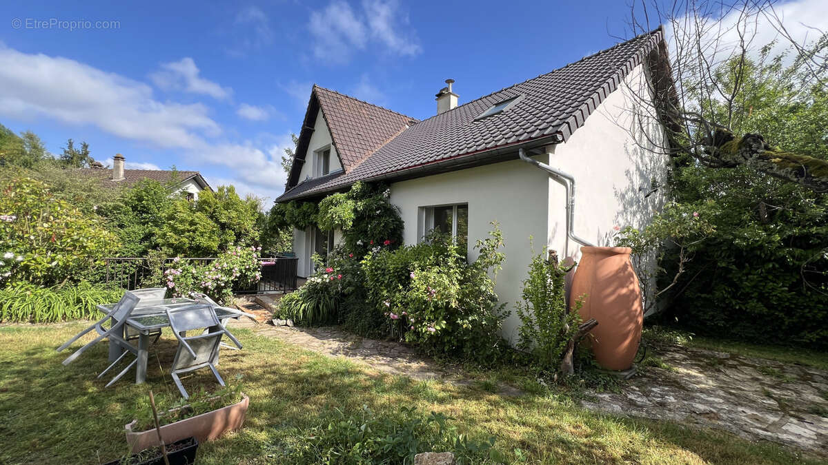 Maison à NEAUPHLE-LE-CHATEAU