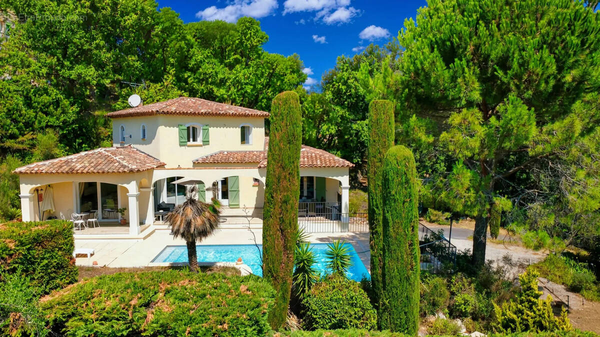 Maison à ROQUEFORT-LES-PINS