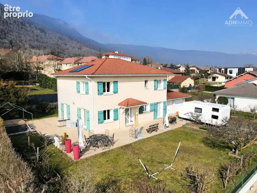 Maison à COLLONGES