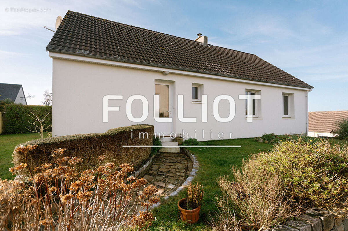 Maison à LES MOITIERS-D'ALLONNE
