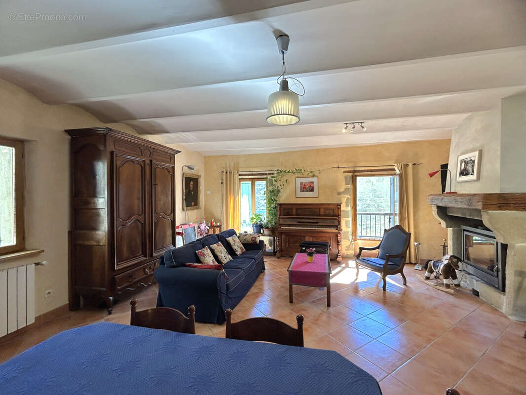 Maison à SAINT-QUENTIN-LA-POTERIE