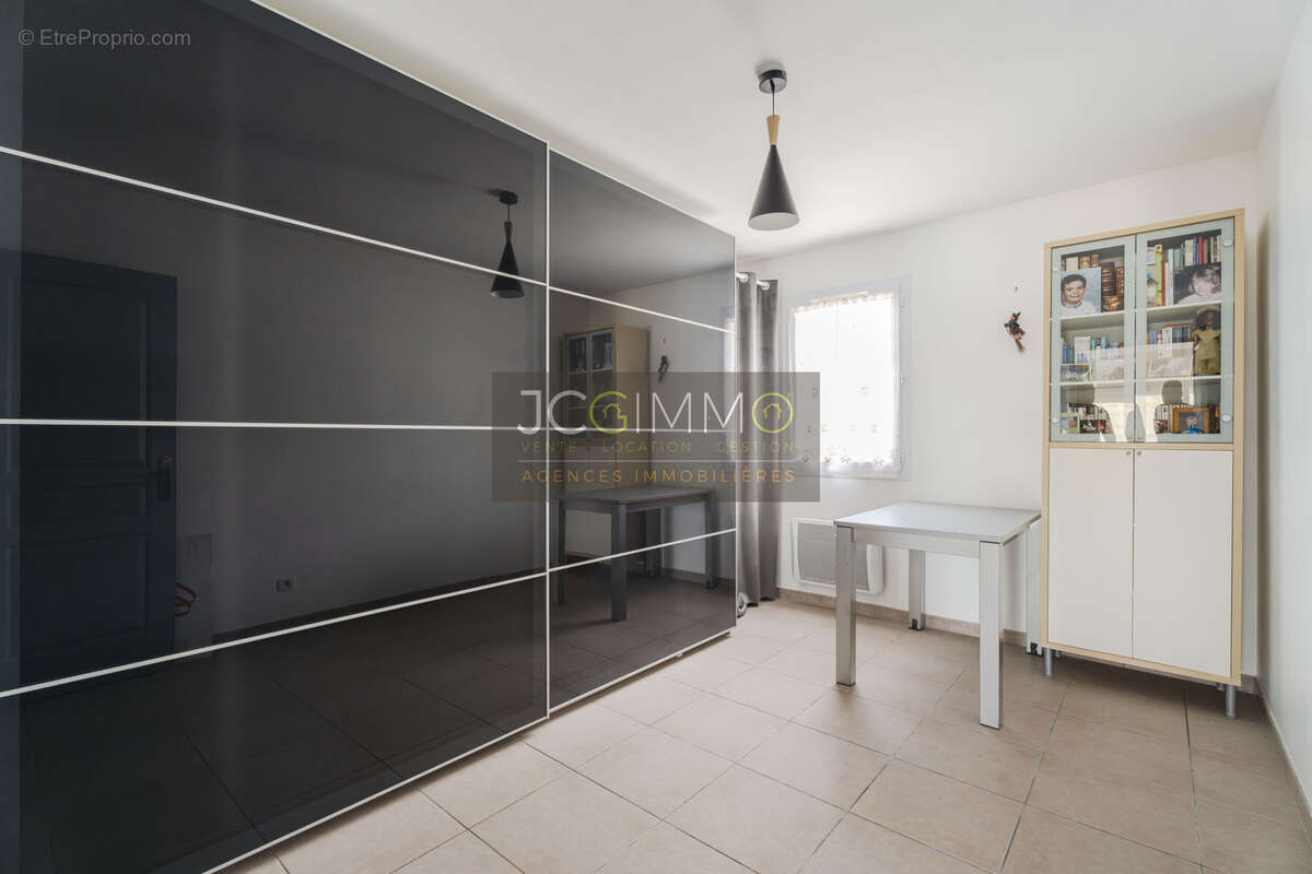 Villa de plain-pied 115m2 - 4 chambres, piscine et garage ! - photo 10
