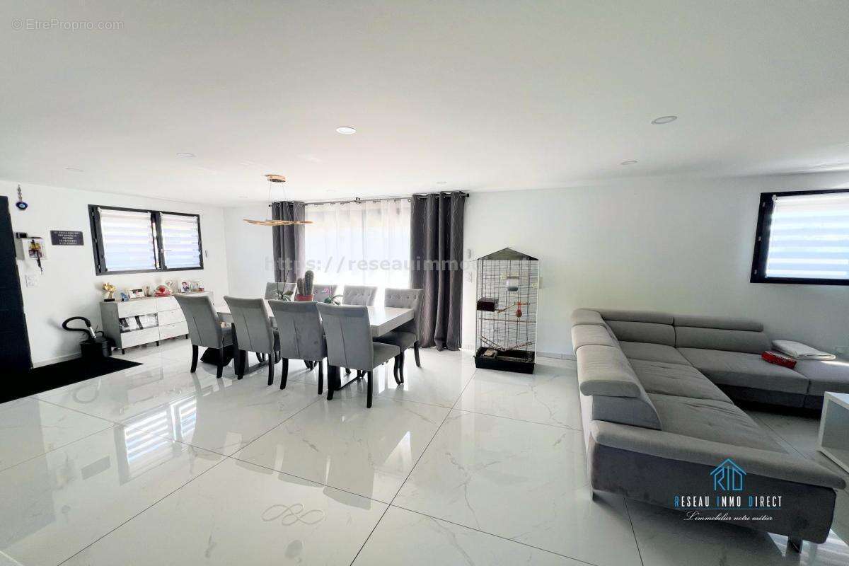 Maison à SAINT-SIMEON-DE-BRESSIEUX