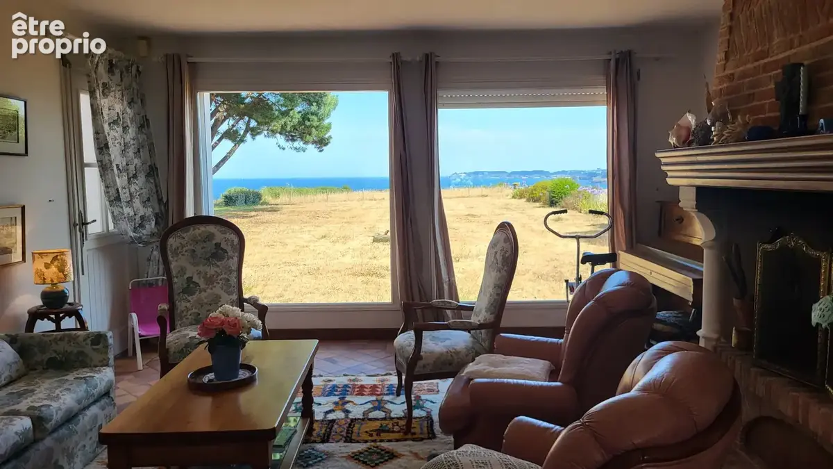Maison à vendre à Le Palais : Vue imprenable et terrain de 4 580 m² à Belle-Île-en-Mer - photo 2
