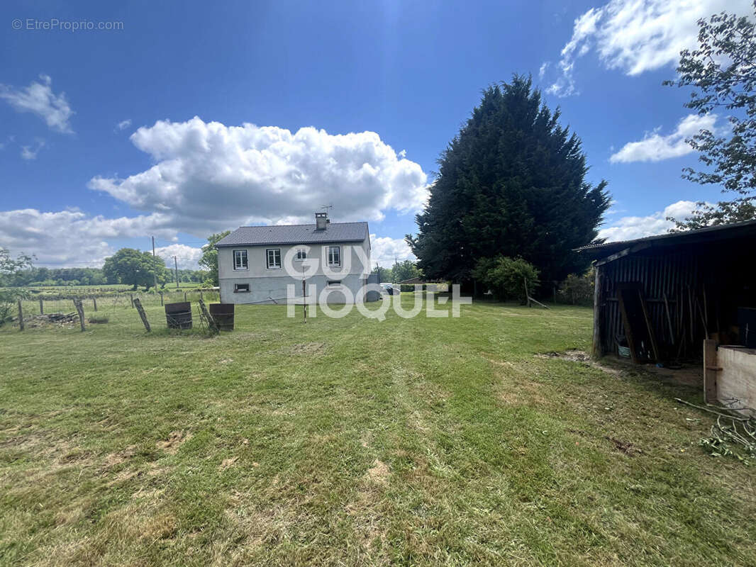 Maison à SAINT-PRIEST-DES-CHAMPS