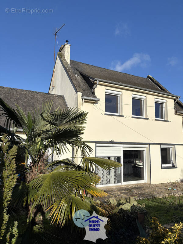 Maison à AMBRIERES-LES-VALLEES