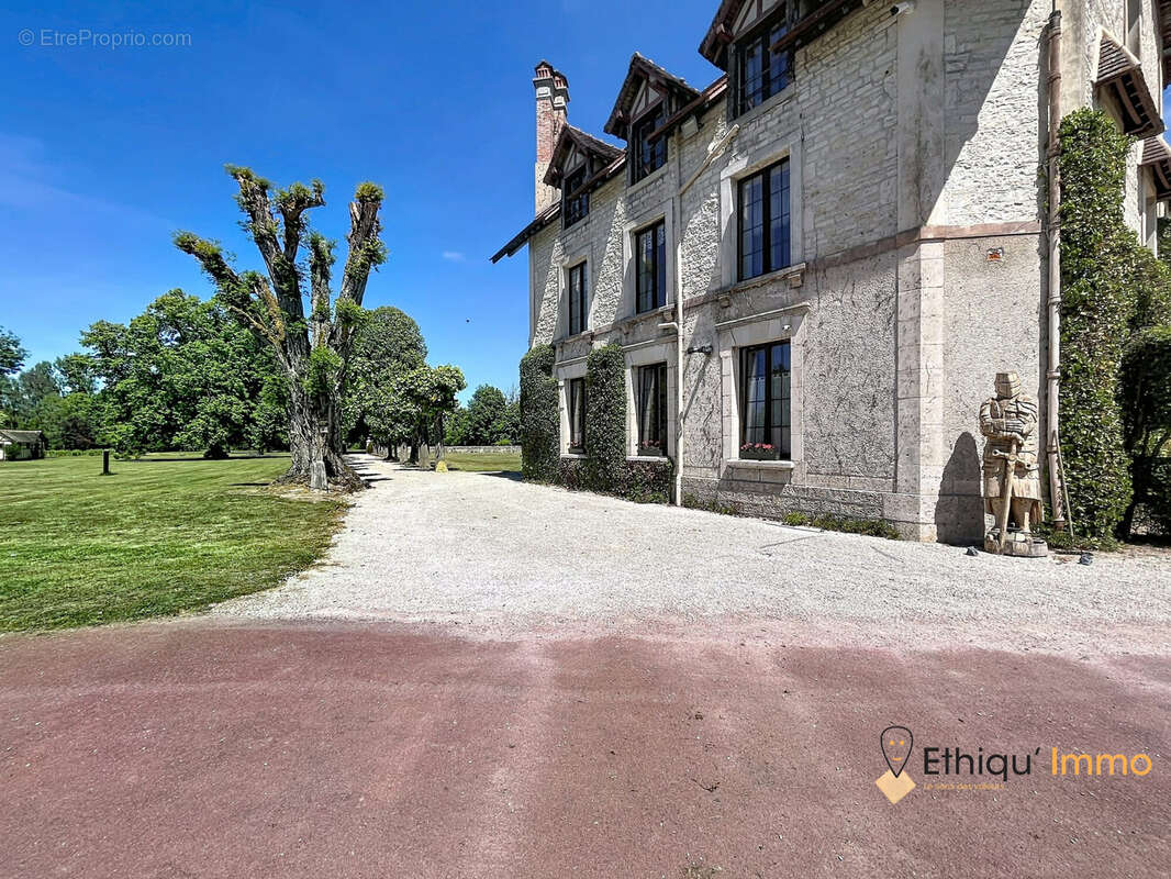 1682 m² à Laferte-Sur-Aube  - photo 6