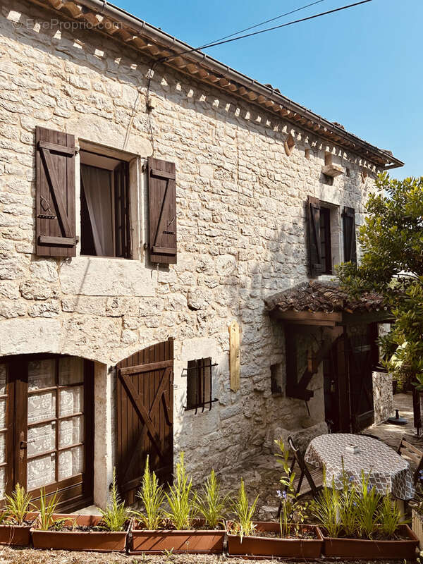 Maison à MONTAIGU-DE-QUERCY