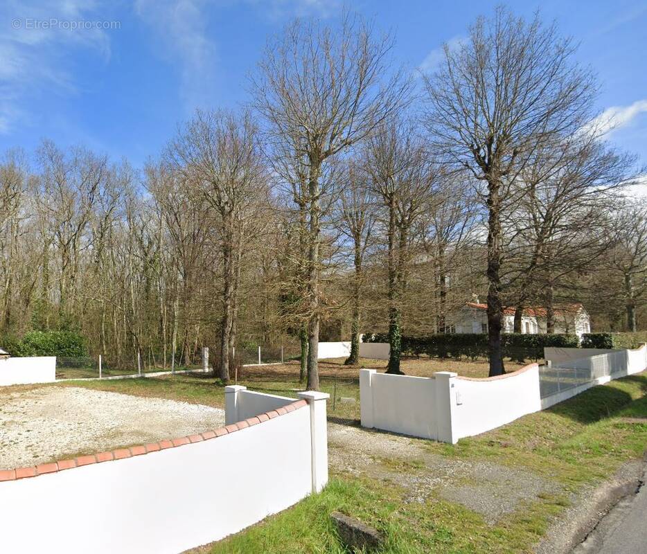 Terrain à SAINT-SULPICE-DE-ROYAN