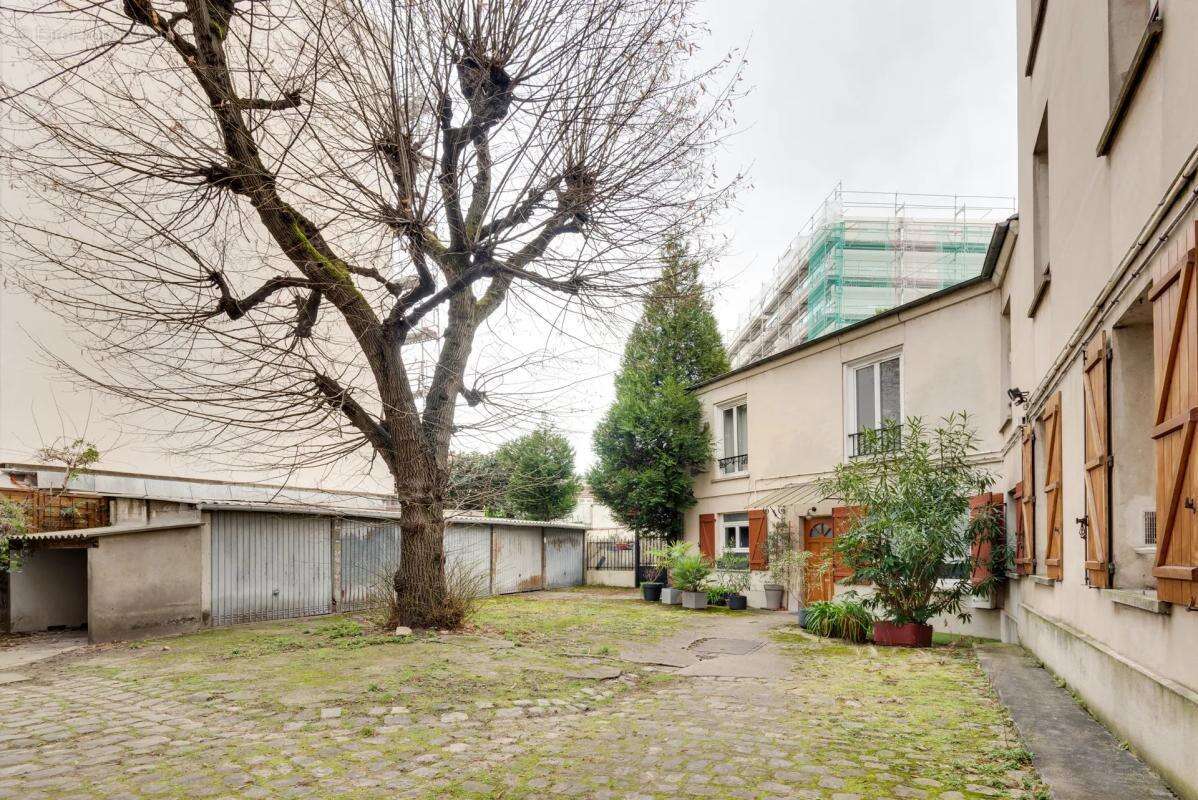 Appartement à LA GARENNE-COLOMBES
