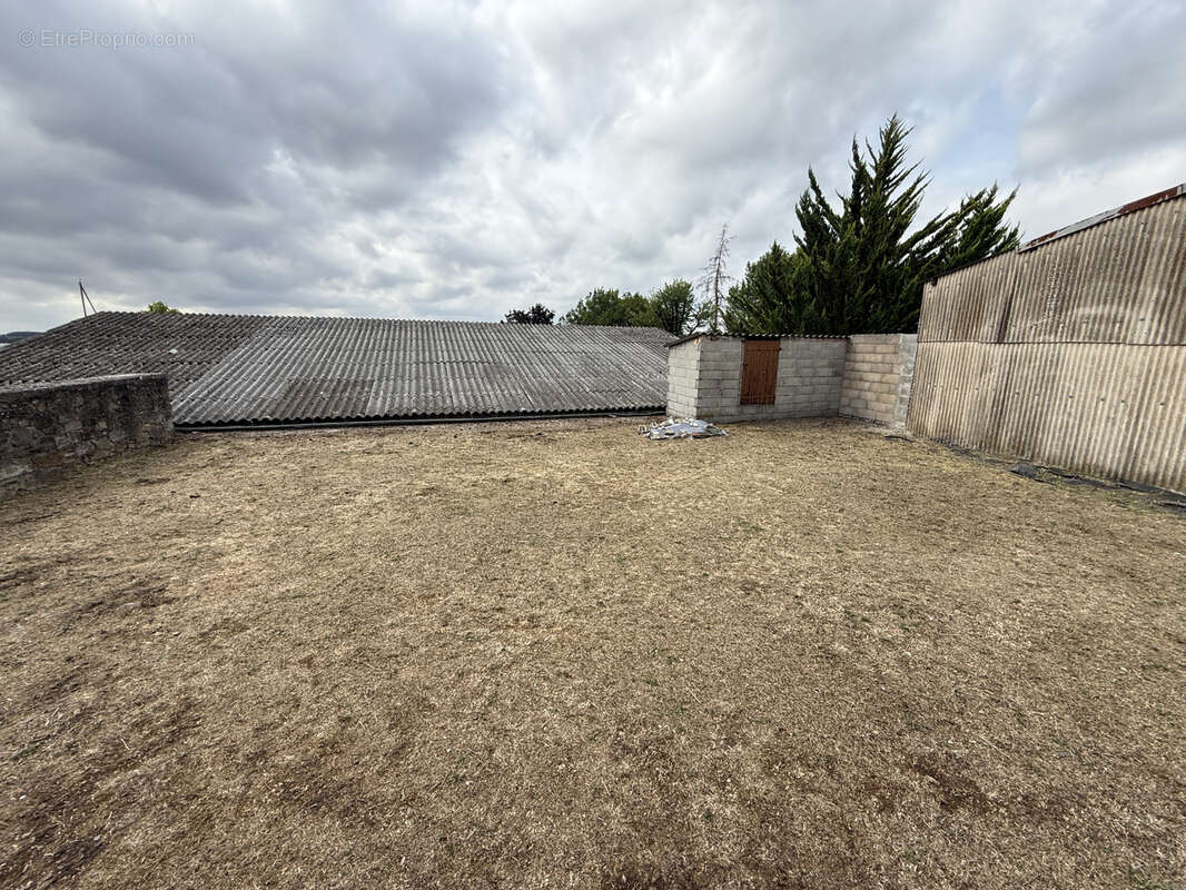 Vente dépôt avec hangar et terrain constructible Saint Affrique - photo 2