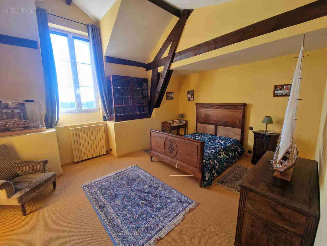 Maison de maître avec dépendances et piscine - photo 26