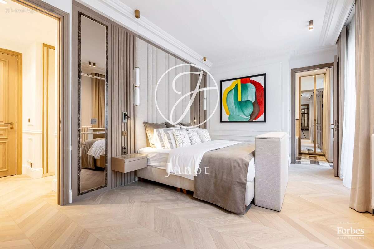 Appartement à PARIS-16E