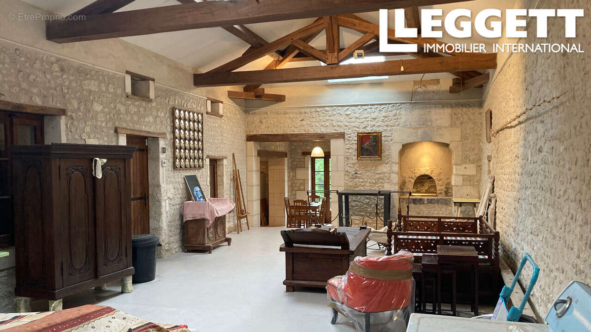 Maison à BARBEZIEUX-SAINT-HILAIRE