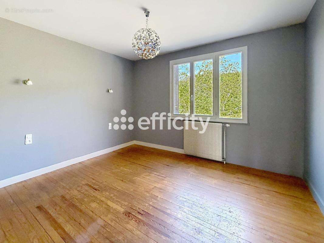 Maison 187 m² à Thiers  - photo 7