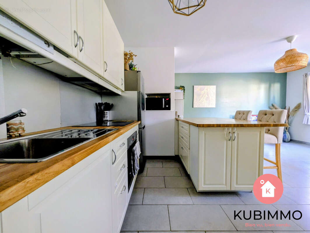 Appartement à VAUJOURS