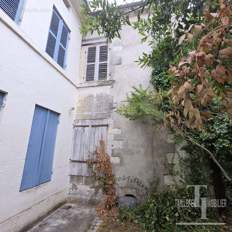 Maison 167 m² à Saint-Astier  - photo 2