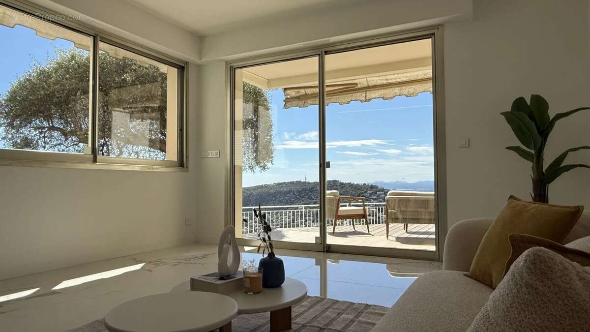 Villefranche-sur-Mer – Superbe 3 pièces rénové avec vue mer panoramique, vaste terrasse, garage et cave - photo 15