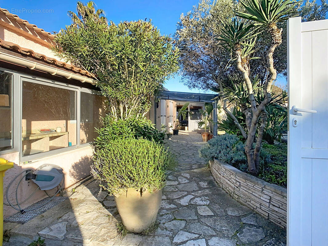 Maison à CHATEAUNEUF-LES-MARTIGUES