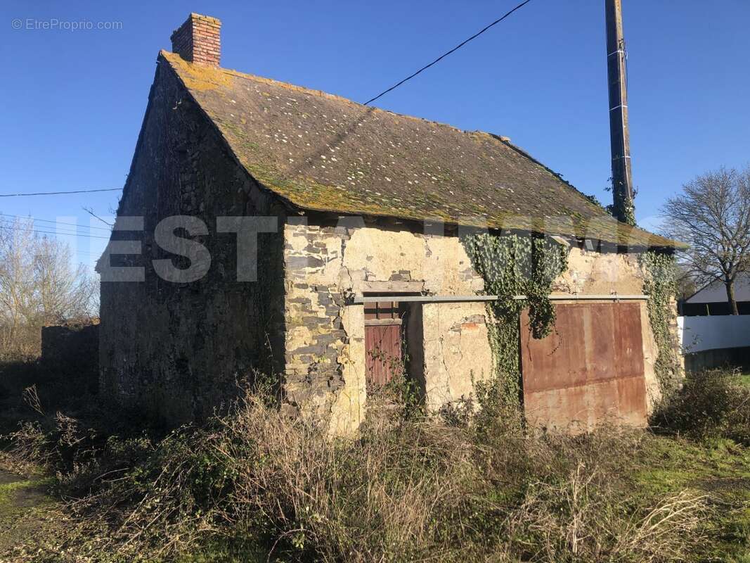 11 - Terrain à MESANGER