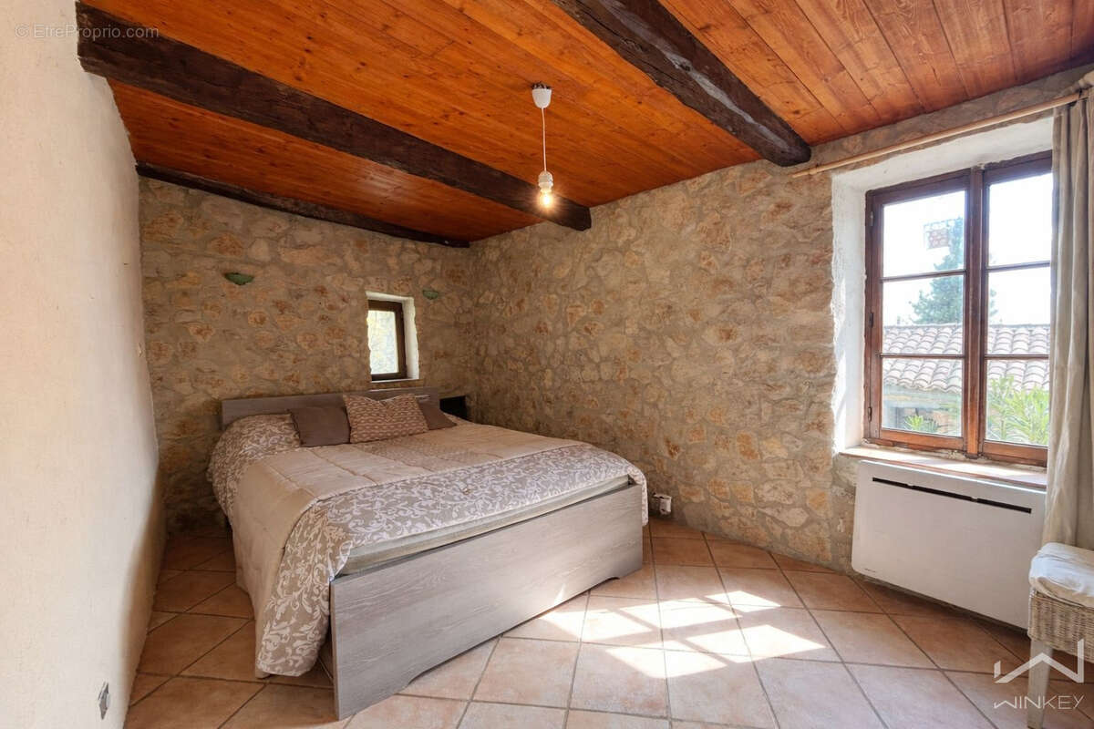 Maison à SAINT-MONTAN