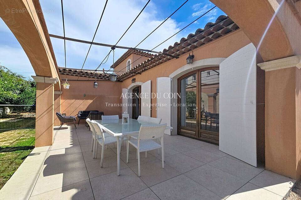 Maison à LE MUY