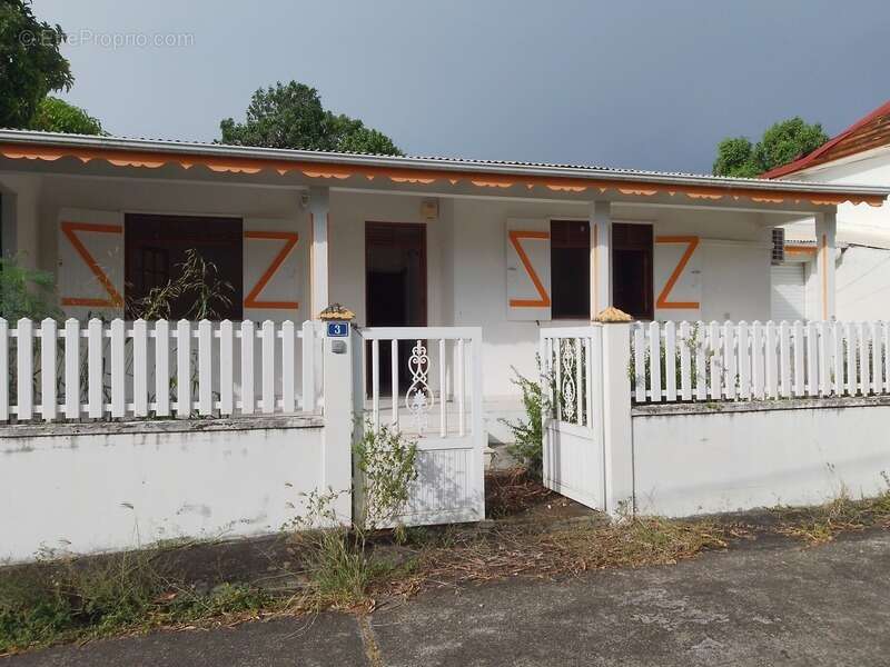 Maison à BASSE-TERRE