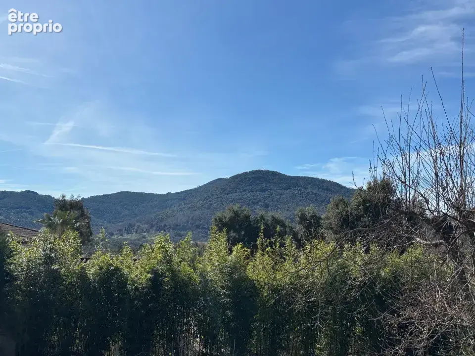 Terrain à LES ADRETS-DE-L'ESTEREL