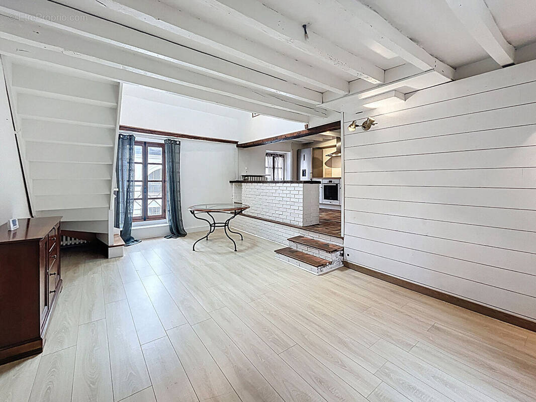 Appartement à NEAUPHLE-LE-CHATEAU