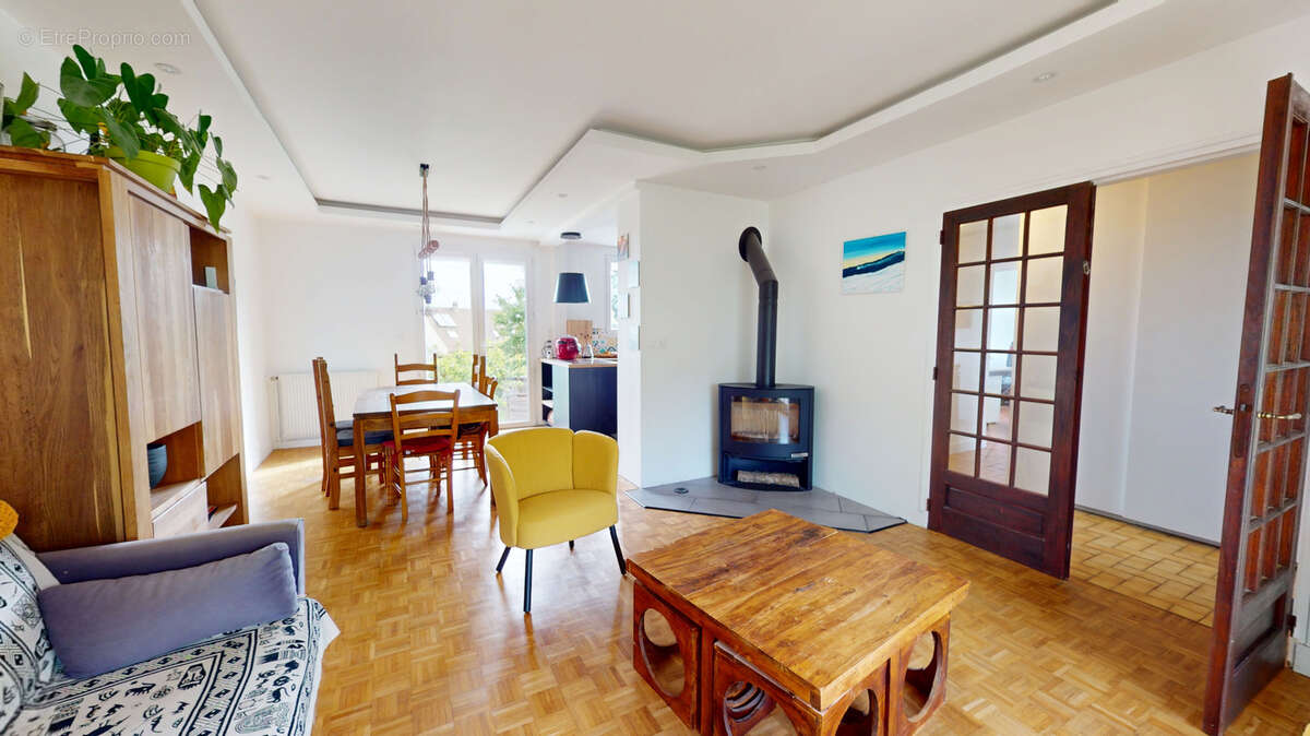 Maison à NEAUPHLE-LE-CHATEAU