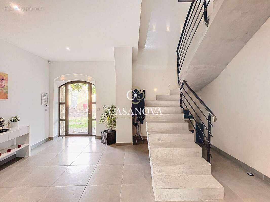 Maison de charme rénovée esprit loft avec piscine et volumes généreux  Pézenas - photo 4
